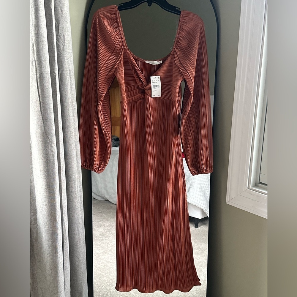 NWT, LUSH Rust Pleated Long Sleeve Midi Dress Sweetheart Neckline Size XS - Picture 2 of 4